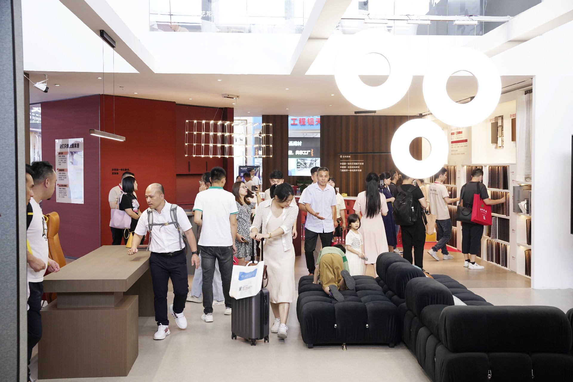 中国建博会（广州） | 59博论坛网家居发力“轻高定一体化”，，，，，，开展首日燃爆全场！。。。-59博论坛网