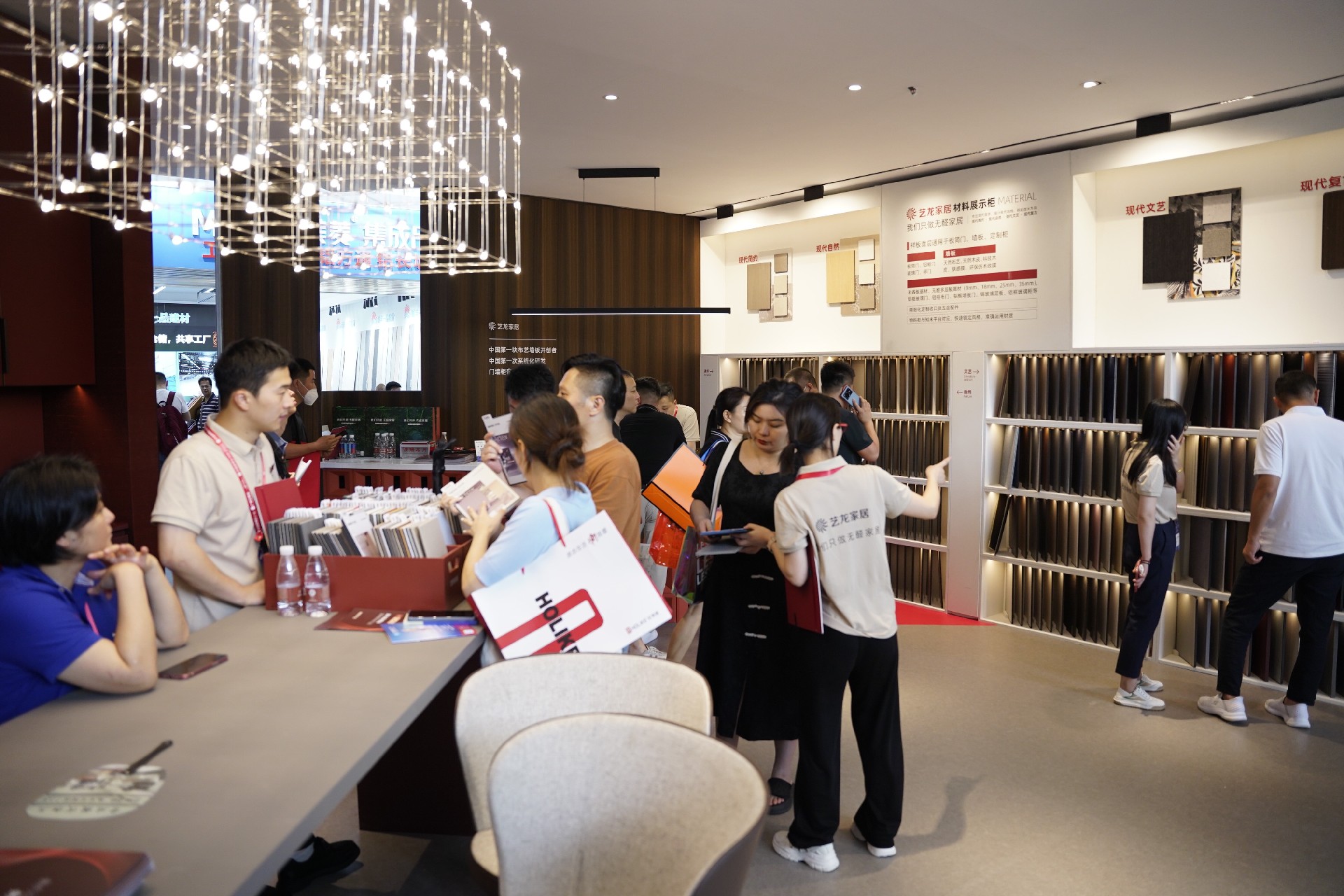 中国建博会（广州） | 59博论坛网家居发力“轻高定一体化”，，，，，，开展首日燃爆全场！。。。-59博论坛网